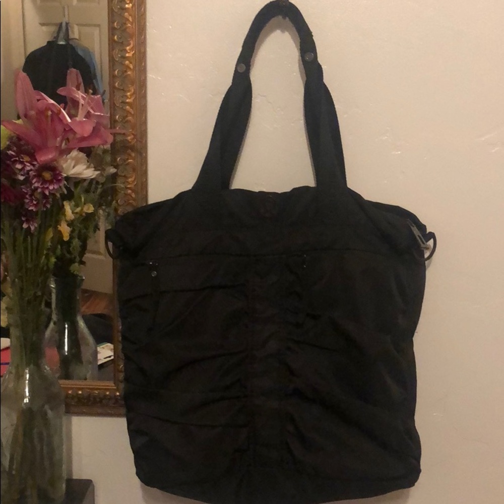 Black Lululemon workout bag. 🤩🤩🤩